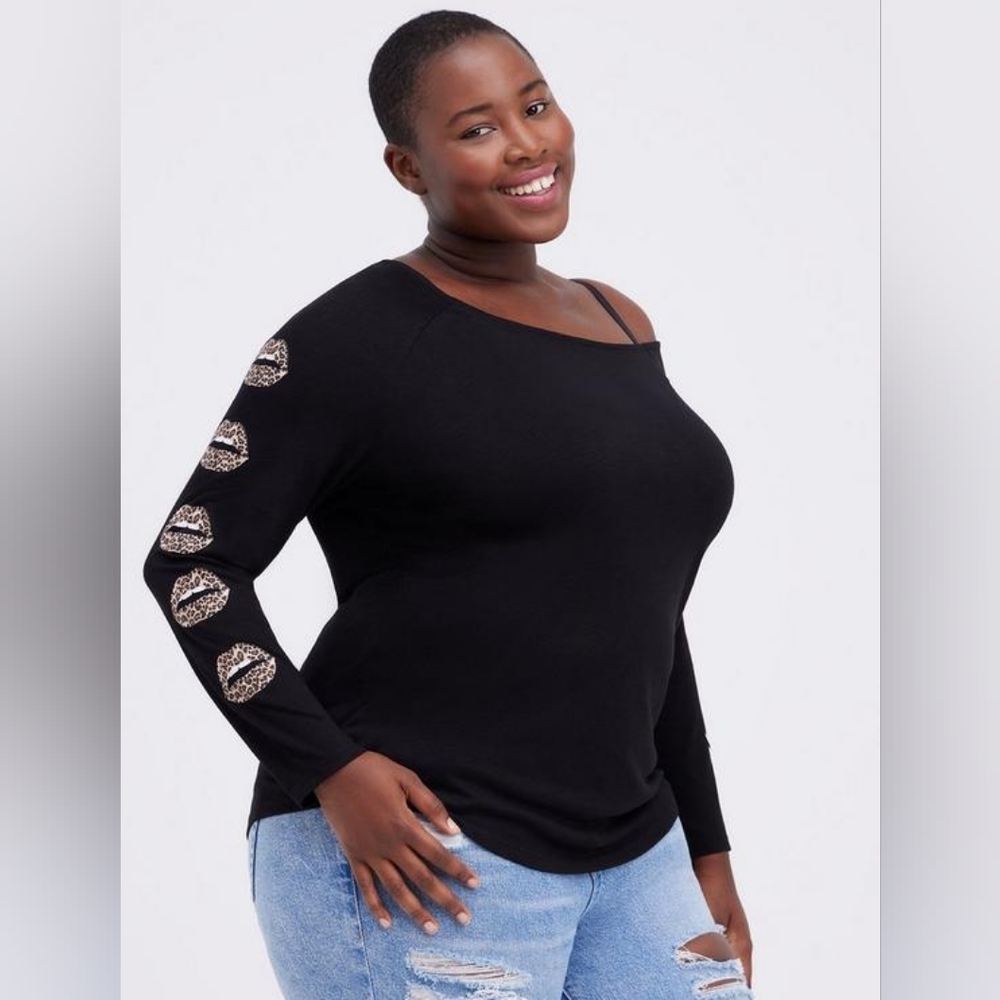 Off Shoulder Tee Heritage Slub with Leopard Lips